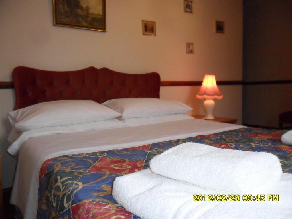 Thorpe Lodge Hotel Peterborough Szoba fotó